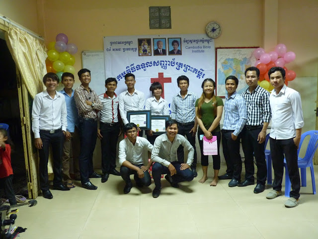 The current CBI students with graduates, Ponleu and Sothary in the middle